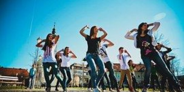 dancing-632740__180