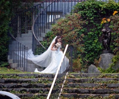 bride coming down Camden Public Library steps to the amphitheatre